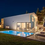 Villa Black Mountain Vlachata